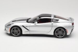 Chevrolet Corvette C7 Argent Maisto 1:18 38132 Métal — image 4 sur 8