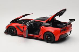 Chevrolet Corvette C7 ZR1 Torch Red IXO 1:18 18RDC243-FO Métal — image 5 sur 8