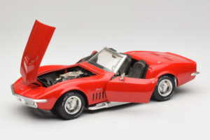 Chevrolet Corvette C3 Cabriolet Rouge Revell 1:18 8833-P1 Métal — image 2 sur 8