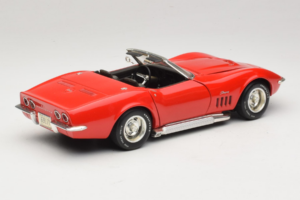 Chevrolet Corvette C3 Cabriolet Rouge Revell 1:18 8833-P1 Métal — image 3 sur 8