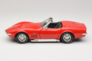 Chevrolet Corvette C3 Cabriolet Rouge Revell 1:18 8833-P1 Métal — image 4 sur 8