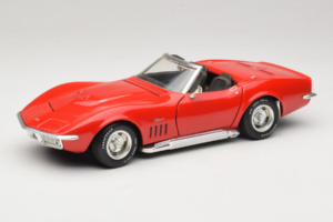 Chevrolet Corvette C3 Cabriolet Rouge Revell 1:18 8833-P1 Métal