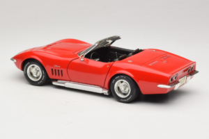 Chevrolet Corvette C3 Cabriolet Rouge Revell 1:18 8833-P1 Métal — image 7 sur 8