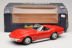 Chevrolet Corvette C3 Cabriolet Rouge Revell 1:18 8833-P1 Métal — image 8 sur 8