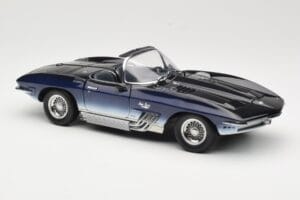 Chevrolet Corvette Mako Shark Bleu Foncé UT Models 1:18 21061 Métal — image 6 sur 8