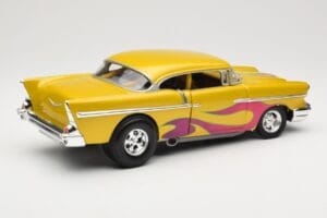 Chevrolet Custom Jaune avec Flamme Hot Wheels 1:18 21356 Métal — image 3 sur 8
