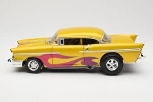 Chevrolet Custom Jaune avec Flamme Hot Wheels 1:18 21356 Métal — image 4 sur 8