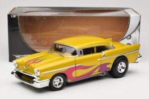 Chevrolet Custom Jaune avec Flamme Hot Wheels 1:18 21356 Métal — image 8 sur 8