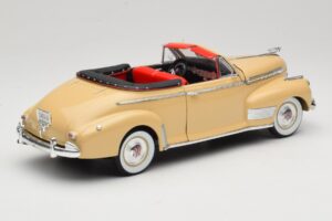 Chevrolet Deluxe Cabriolet Beige Eagle Collectibles 1:18 3022518 Métal — image 3 sur 8