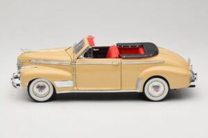Chevrolet Deluxe Cabriolet Beige Eagle Collectibles 1:18 3022518 Métal — image 4 sur 8