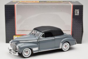 Chevrolet Deluxe Cabriolet Avec Capote Souple Gris Eagles Race 1:18 7497276 Métal — image 8 sur 8