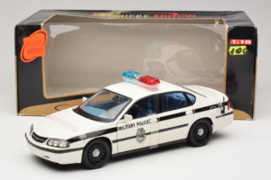 Chevrolet Impala Military Police Maisto 1:18 36611 Métal — image 6 sur 6