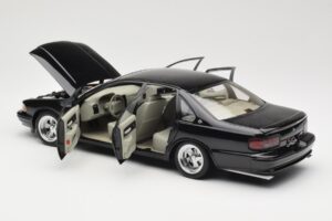Chevrolet Impala SS Noir AUTOart 1:18 71091 Métal — image 5 sur 8
