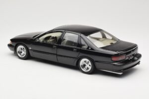 Chevrolet Impala SS Noir AUTOart 1:18 71091 Métal — image 7 sur 8