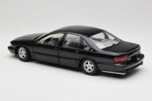 Chevrolet Impala SS Noir UT Models 1:18 21031 Métal — image 7 sur 8
