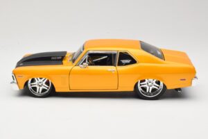 Chevrolet Nova SS Or Maisto 1:18 31083 Métal — image 4 sur 8