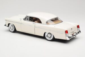 Chrysler 300B Blanc Maisto 1:18 531897 Métal — image 7 sur 8