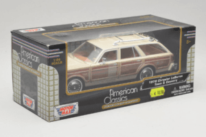 Chrysler LeBaron Town & Country Beige Motormax 1:24 MM7331BG Métal — image 2 sur 3
