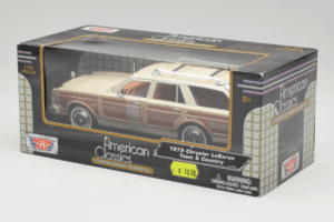 Chrysler LeBaron Town & Country Beige Motormax 1:24 MM7331BG Métal — image 3 sur 3