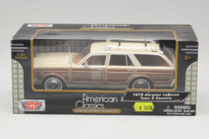 Chrysler LeBaron Town & Country Beige Motormax 1:24 MM7331BG Métal