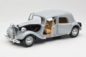 Citroen 15CV 6 Cyl Gris Maisto 1:18 50313 Métal — image 2 sur 8