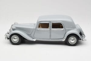 Citroen 15CV 6 Cyl Gris Maisto 1:18 50313 Métal — image 4 sur 8