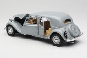 Citroen 15CV 6 Cyl Gris Maisto 1:18 50313 Métal — image 5 sur 8