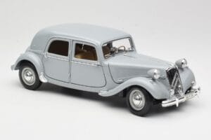 Citroen 15CV 6 Cyl Gris Maisto 1:18 50313 Métal — image 6 sur 8