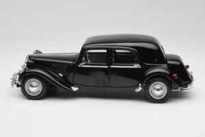Citroën 15CV 6 Cyl Noir Maisto 1:18 31821 Métal — image 4 sur 8