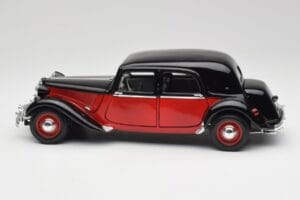 Citroen 15CV 6 Cyl Noir & Rouge Valmy Maisto 1:18 56009 Métal — image 4 sur 8