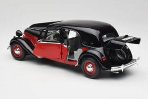 Citroen 15CV 6 Cyl Noir & Rouge Valmy Maisto 1:18 56009 Métal — image 5 sur 8
