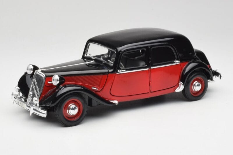 Citroen 15CV 6 Cyl Noir & Rouge Valmy Maisto 1:18 56009 Métal
