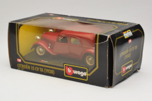 Citroën 15CV TA Rouge Bburago 1:24 1501 Métal — image 3 sur 3