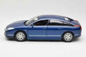 Citroen C6 Bleu Bburago 1:18 18-12073 Métal — image 4 sur 8