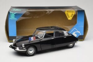 Citroen DS Présidentielle Gris Solido 1:18 8035 Métal — image 8 sur 8