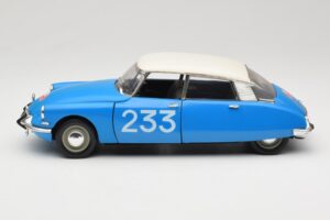 Citroen DS #233 Rally Bleu Solido 1:18 8034 Métal — image 4 sur 8