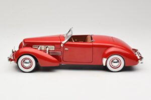 Cord 812 Cabriolet Rouge American Muscle 1:18 32158 Métal — image 4 sur 8