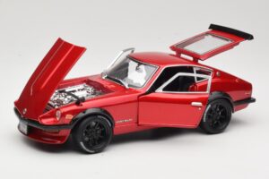 Datsun 240Z S30 Rouge Maisto 1:18 32611 Métal — image 2 sur 8