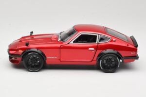 Datsun 240Z S30 Rouge Maisto 1:18 32611 Métal — image 4 sur 8
