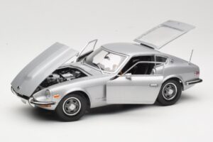 Datsun 240Z S30 Argent Sun Star 1:18 3503 Métal — image 2 sur 8