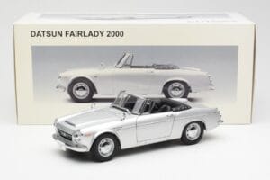 Datsun Fairlady 2000 SR311 Roadster Argent AUTOart 1:18 77432 Métal — image 8 sur 8