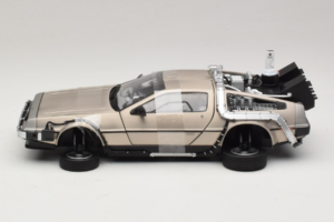 DeLorean DMC-12 Back to the Future Time Machine Sun Star 1:18 2710 Métal — image 3 sur 6