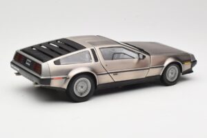 DeLorean DMC-12 LK Argent Sun Star 1:18 2701 Métal — image 3 sur 8