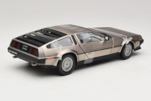 DeLorean DMC-12 Argent Sun Star 1:18 2703 Métal — image 2 sur 6