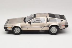 DeLorean DMC-12 Argent Sun Star 1:18 2703 Métal — image 3 sur 6