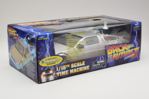 DeLorean DMC-12 Time Machine Back to the Future II Diamond 1:15 210123 Métal — image 2 sur 3