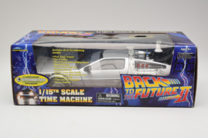 DeLorean DMC-12 Time Machine Back to the Future II Diamond 1:15 210123 Métal