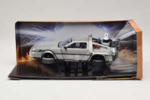 DeLorean DMC-12 Time Machine Back to the Future II Jada 1:24 253255021 Métal — image 2 sur 2