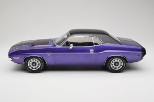 Dodge Challenger R/T Plum Crazy Otto 1:12 G083 Résine — image 3 sur 6
