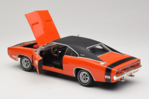 Dodge Charger R/T Orange & Noir American Muscle 1:18 39314 Métal — image 5 sur 8